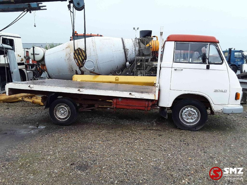 Mercedes-Benz - Kamion sa tovarnim sandukom: slika 4 Mercedes-Benz - Kamion sa tovarnim sandukom: slika 4