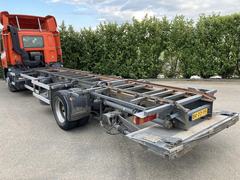 DAF CF65.180 Euro3 Manual / Laadklep - Kamion sa golom šasijom i zatvorenom kabinom: slika 4 DAF CF65.180 Euro3 Manual / Laadklep - Kamion sa golom šasijom i zatvorenom kabinom: slika 4