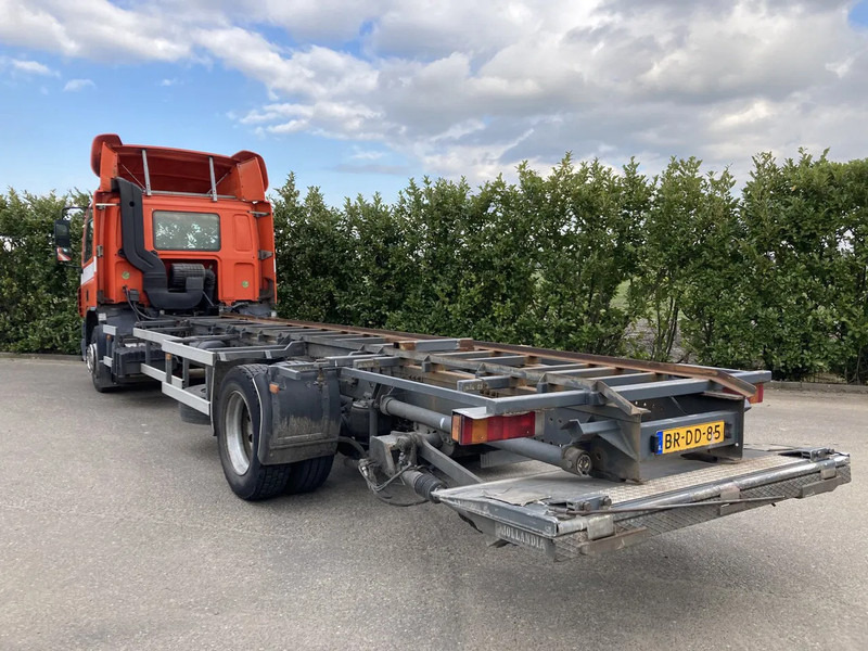 DAF CF65.180 Euro3 Manual / Laadklep - Kamion sa golom šasijom i zatvorenom kabinom: slika 3 DAF CF65.180 Euro3 Manual / Laadklep - Kamion sa golom šasijom i zatvorenom kabinom: slika 3