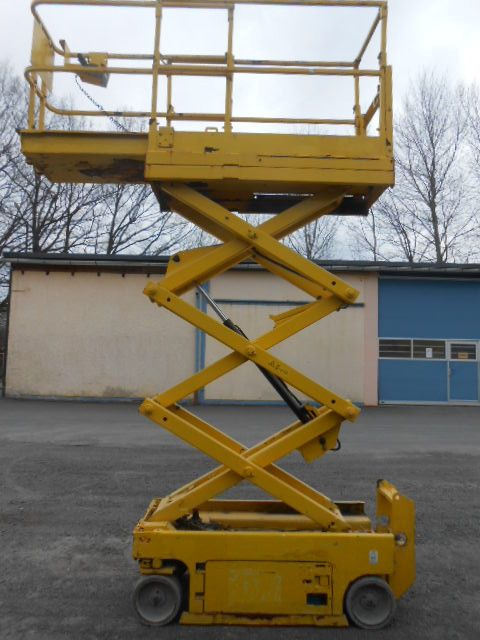 Genie GS 1530, Scherenarbeitsbühne Genie 6,6m - Vazdušna platforma montirana na kamion: slika 1 Genie GS 1530, Scherenarbeitsbühne Genie 6,6m - Vazdušna platforma montirana na kamion: slika 1