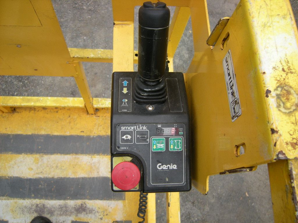 Vazdušna platforma montirana na kamion Genie GS 2646, Scherenarbeitsbühne Genie 9,9 m: slika 15