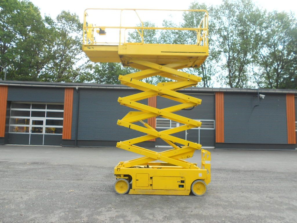 Genie GS 3246, Scherenarbeitsbühne Genie 11,9 m Genie GS 3246, Scherenarbeitsbühne Genie 11,9 m - Lift u obliku makaza: slika 1 Genie GS 3246, Scherenarbeitsbühne Genie 11,9 m Genie GS 3246, Scherenarbeitsbühne Genie 11,9 m - Lift u obliku makaza: slika 1