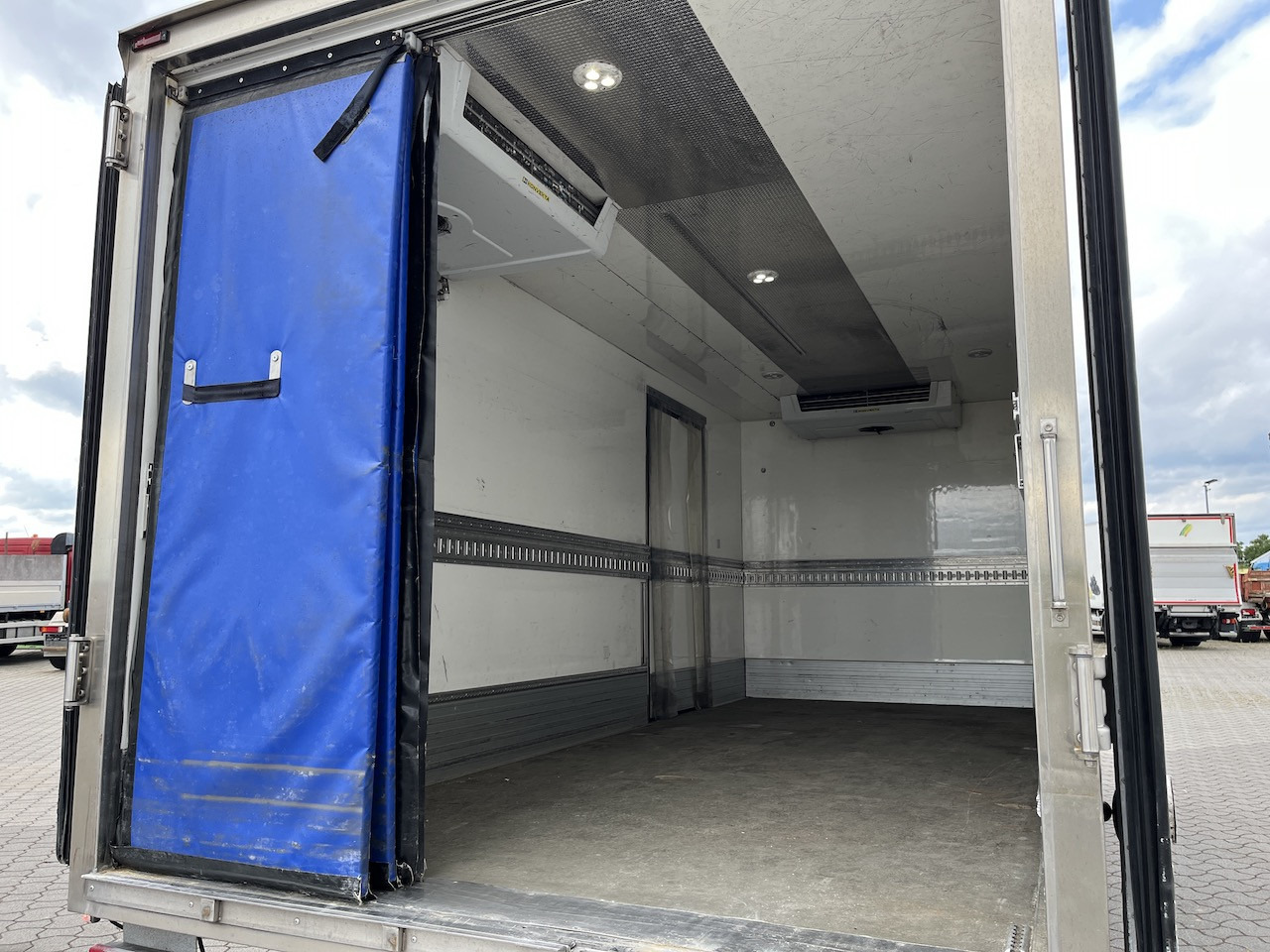 Iveco 70C18 Daily Kühlkoffer mit Ladebordwand Konvekta - Dostavno vozilo: slika 5 Iveco 70C18 Daily Kühlkoffer mit Ladebordwand Konvekta - Dostavno vozilo: slika 5