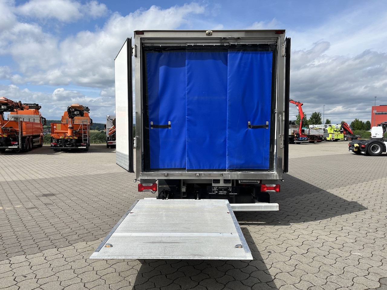 Iveco 70C18 Daily Kühlkoffer mit Ladebordwand Konvekta - Dostavno vozilo: slika 3 Iveco 70C18 Daily Kühlkoffer mit Ladebordwand Konvekta - Dostavno vozilo: slika 3