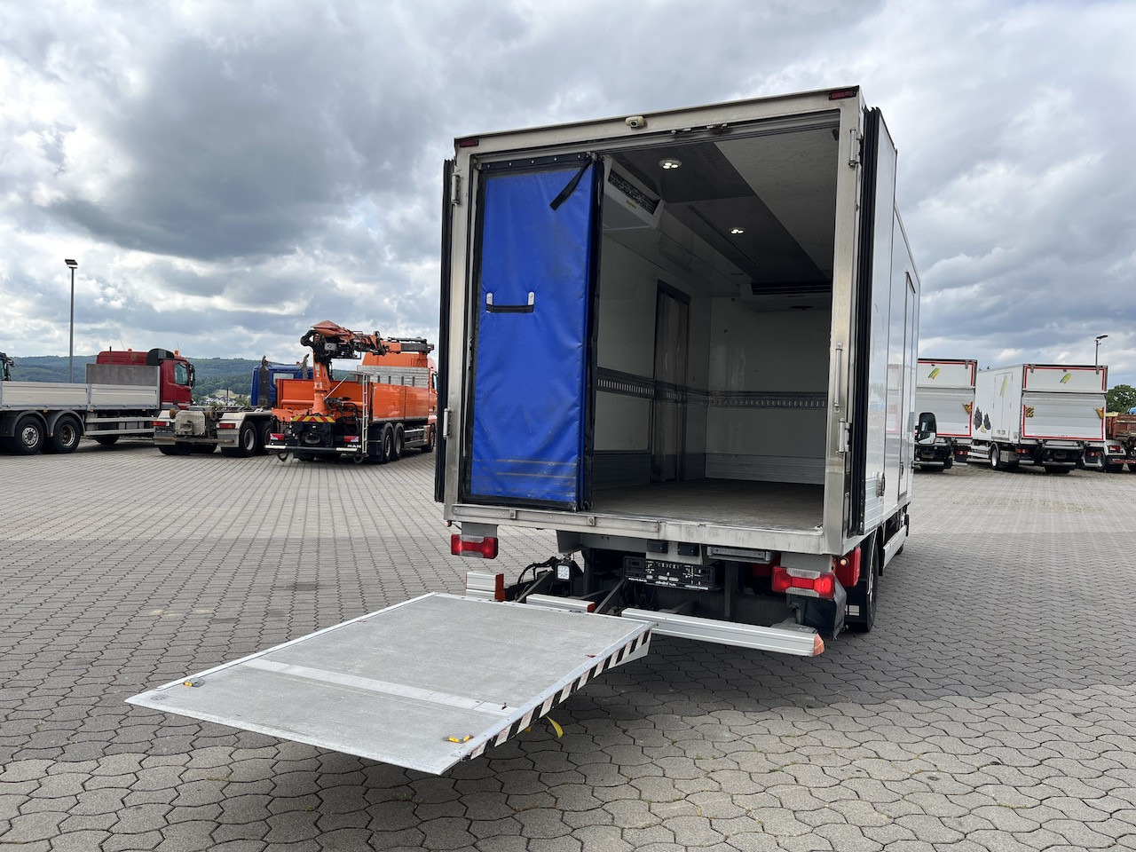 Iveco 70C18 Daily Kühlkoffer mit Ladebordwand Konvekta - Dostavno vozilo: slika 4 Iveco 70C18 Daily Kühlkoffer mit Ladebordwand Konvekta - Dostavno vozilo: slika 4