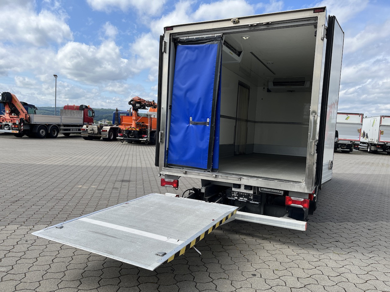 Iveco 70C18 Daily Kühlkoffer mit Ladebordwand Konvekta - Dostavno vozilo: slika 4 Iveco 70C18 Daily Kühlkoffer mit Ladebordwand Konvekta - Dostavno vozilo: slika 4