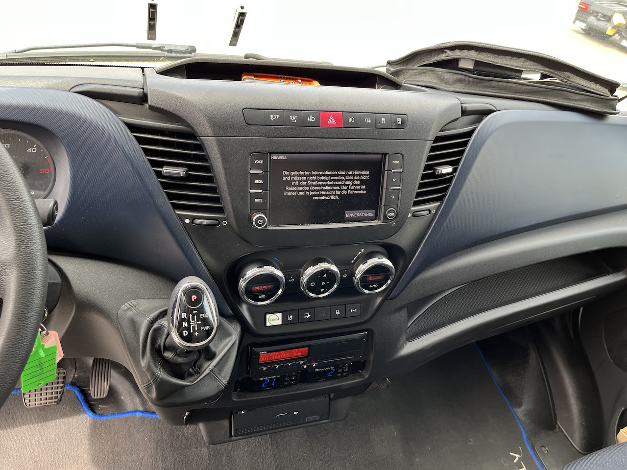 Iveco 70C18 Daily Kühlkoffer mit Ladebordwand Konvekta - Dostavno vozilo: slika 2 Iveco 70C18 Daily Kühlkoffer mit Ladebordwand Konvekta - Dostavno vozilo: slika 2