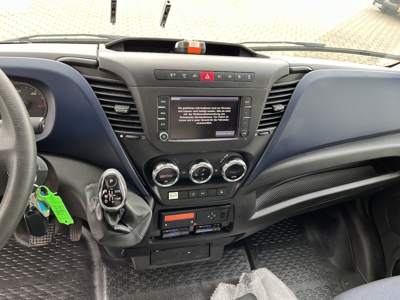 Iveco 70C18 Daily Kühlkoffer mit Ladebordwand Konvekta - Dostavno vozilo: slika 2 Iveco 70C18 Daily Kühlkoffer mit Ladebordwand Konvekta - Dostavno vozilo: slika 2