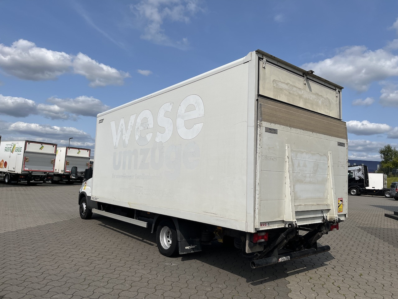 Iveco 70C18 Daily Koffer mit Ladebordwand - Dostavno vozilo sa zatvorenim sandukom: slika 3 Iveco 70C18 Daily Koffer mit Ladebordwand - Dostavno vozilo sa zatvorenim sandukom: slika 3