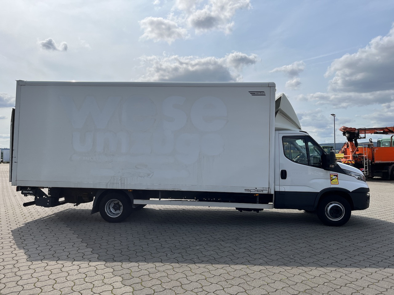 Iveco 70C18 Daily Koffer mit Ladebordwand - Dostavno vozilo sa zatvorenim sandukom: slika 5 Iveco 70C18 Daily Koffer mit Ladebordwand - Dostavno vozilo sa zatvorenim sandukom: slika 5