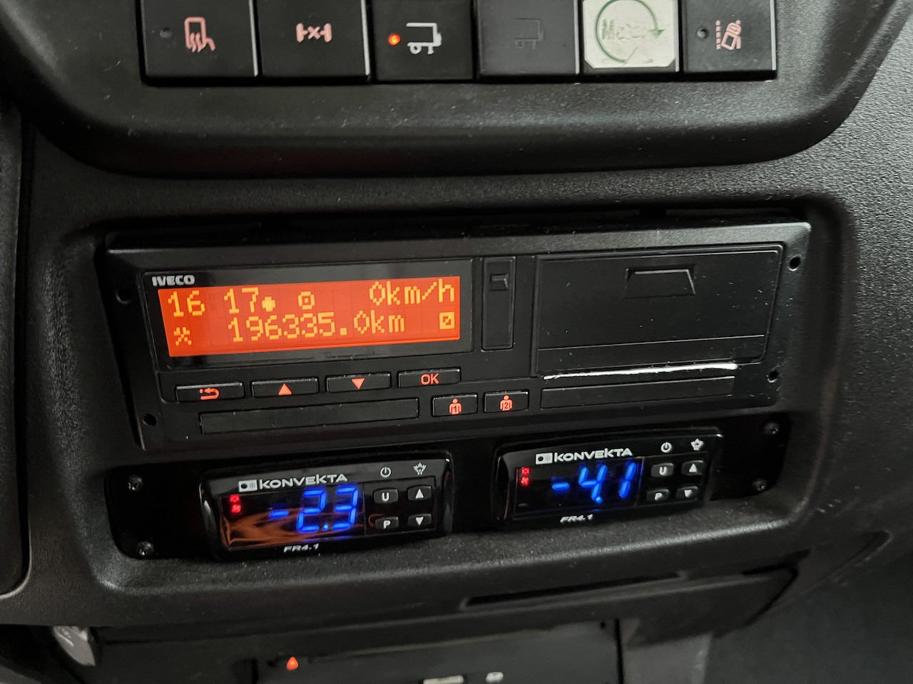 Iveco 70C18 Daily Tiefkühlkoffer mit Ladebordwand - Dostavno vozilo hladnjača: slika 2 Iveco 70C18 Daily Tiefkühlkoffer mit Ladebordwand - Dostavno vozilo hladnjača: slika 2