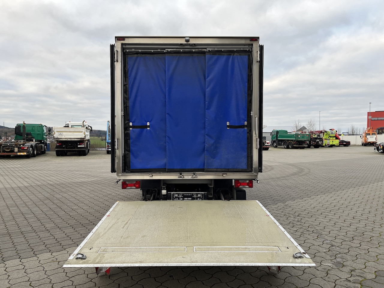 Iveco 70C18 Daily Tiefkühlkoffer mit Ladebordwand - Dostavno vozilo hladnjača: slika 4 Iveco 70C18 Daily Tiefkühlkoffer mit Ladebordwand - Dostavno vozilo hladnjača: slika 4