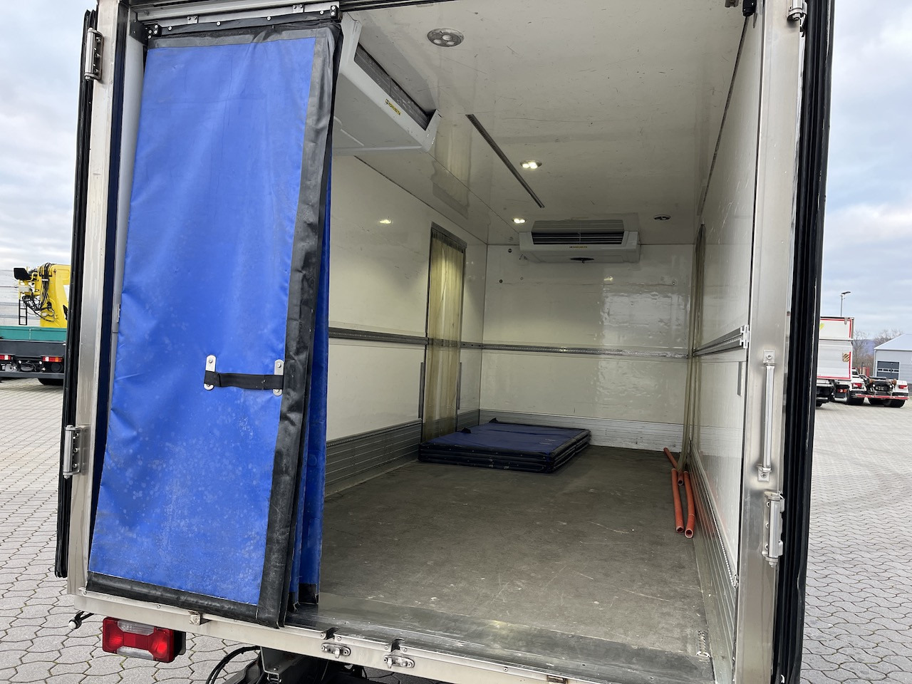 Iveco 70C18 Daily Tiefkühlkoffer mit Ladebordwand - Dostavno vozilo hladnjača: slika 5 Iveco 70C18 Daily Tiefkühlkoffer mit Ladebordwand - Dostavno vozilo hladnjača: slika 5