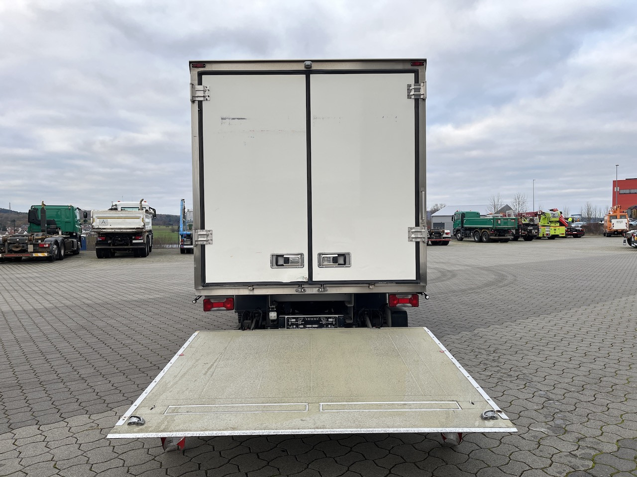 Iveco 70C18 Daily Tiefkühlkoffer mit Ladebordwand - Dostavno vozilo hladnjača: slika 3 Iveco 70C18 Daily Tiefkühlkoffer mit Ladebordwand - Dostavno vozilo hladnjača: slika 3