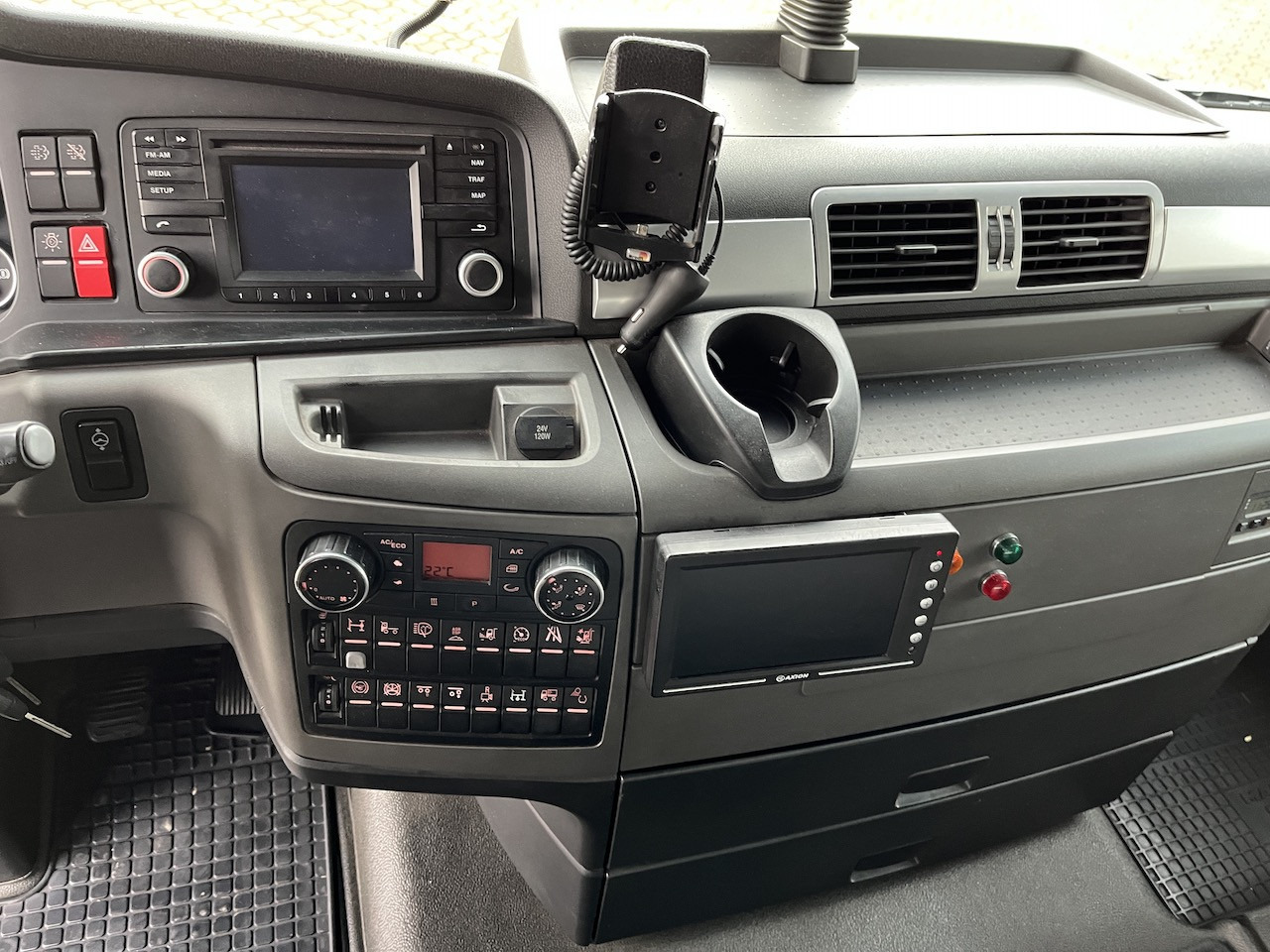 MAN TGX 26.480 6x2 Atlas 145.2 Baustoff - Kamion sa dizalicom, Kamion sa tovarnim sandukom: slika 3 MAN TGX 26.480 6x2 Atlas 145.2 Baustoff - Kamion sa dizalicom, Kamion sa tovarnim sandukom: slika 3