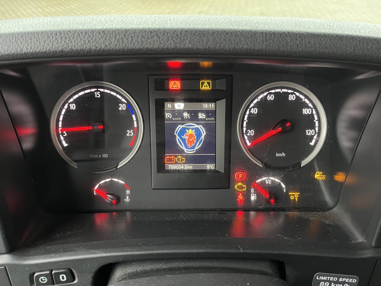 Scania R 450 6x2 Geränke Lenkachse Retarder - Kamion za prevoz boca: slika 5 Scania R 450 6x2 Geränke Lenkachse Retarder - Kamion za prevoz boca: slika 5