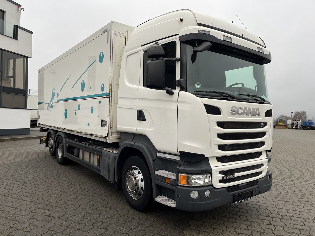 Scania R 450 6x2 Geränke Lenkachse Retarder - Kamion za prevoz boca: slika 2 Scania R 450 6x2 Geränke Lenkachse Retarder - Kamion za prevoz boca: slika 2