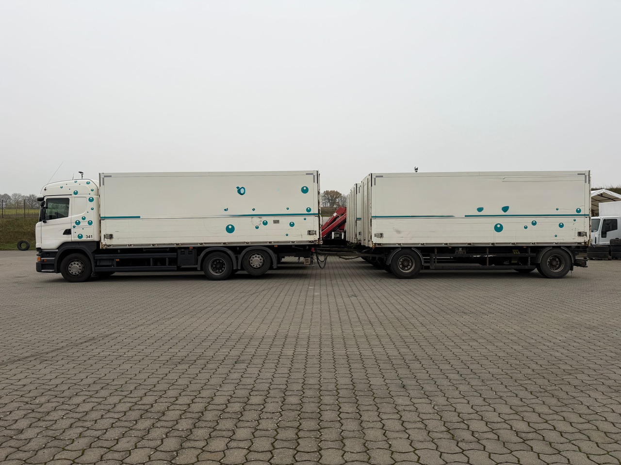 Scania R 450 6x2 Geränkezug + Orten Anhänger - Kamion sa zatvorenim sandukom: slika 2 Scania R 450 6x2 Geränkezug + Orten Anhänger - Kamion sa zatvorenim sandukom: slika 2