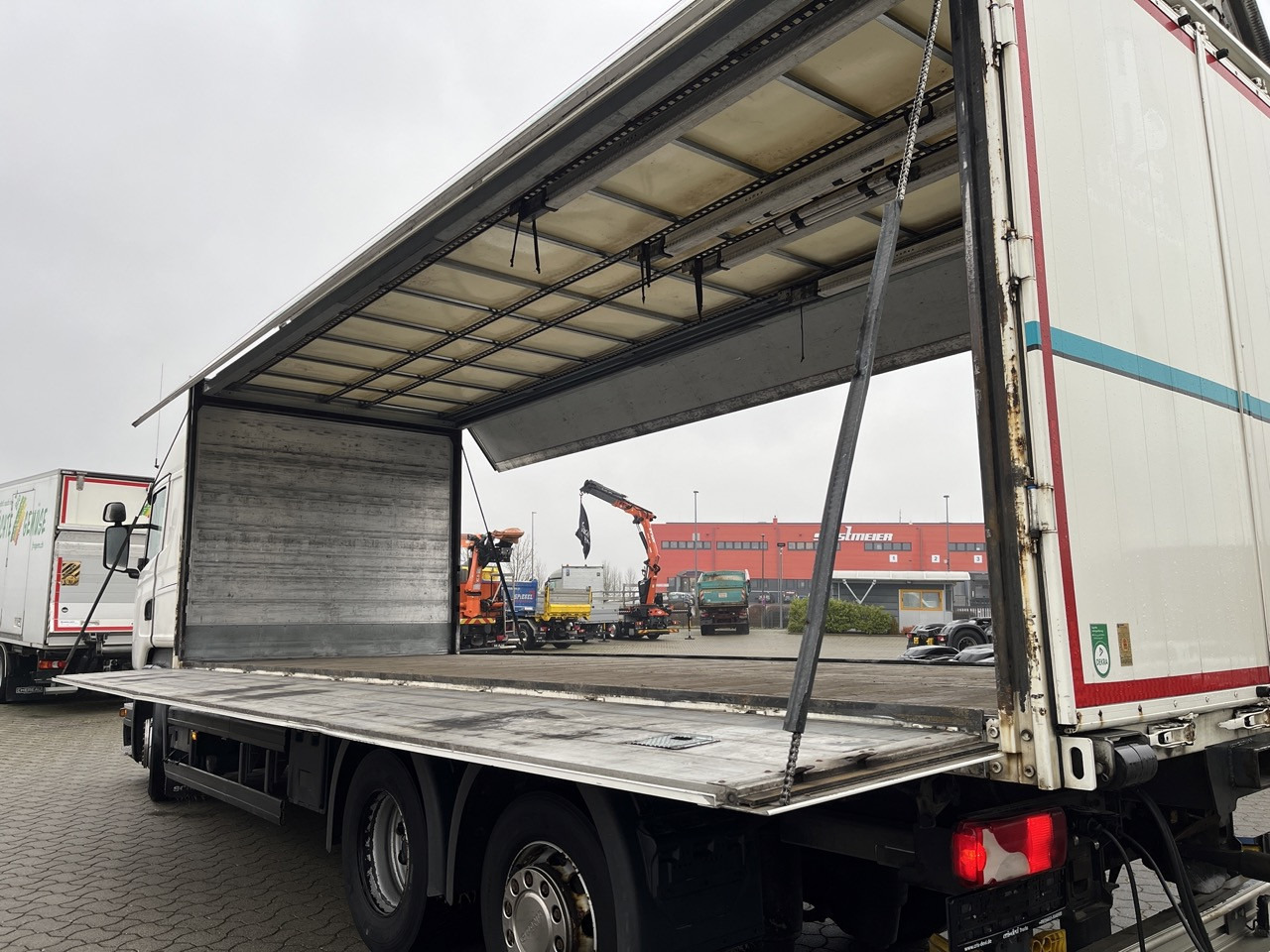 Scania R 450 6x2 Geränkezug + Orten Anhänger - Kamion za prevoz boca: slika 2 Scania R 450 6x2 Geränkezug + Orten Anhänger - Kamion za prevoz boca: slika 2