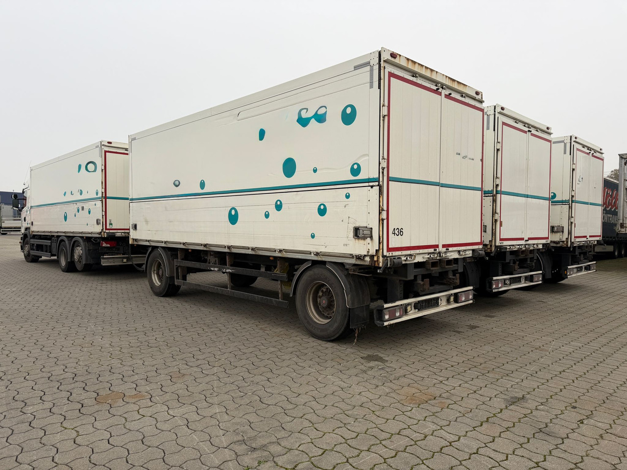 Scania R 450 6x2 Geränkezug + Orten Anhänger - Kamion sa zatvorenim sandukom: slika 4 Scania R 450 6x2 Geränkezug + Orten Anhänger - Kamion sa zatvorenim sandukom: slika 4