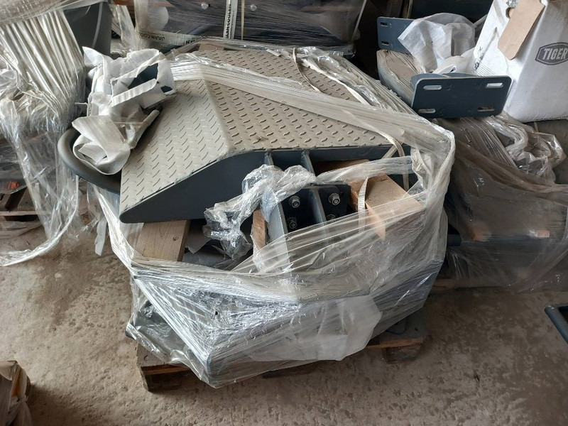 Komatsu PW158-11 MUDGUARDS - Dodatak za Građevinska mašina: slika 2 Komatsu PW158-11 MUDGUARDS - Dodatak za Građevinska mašina: slika 2