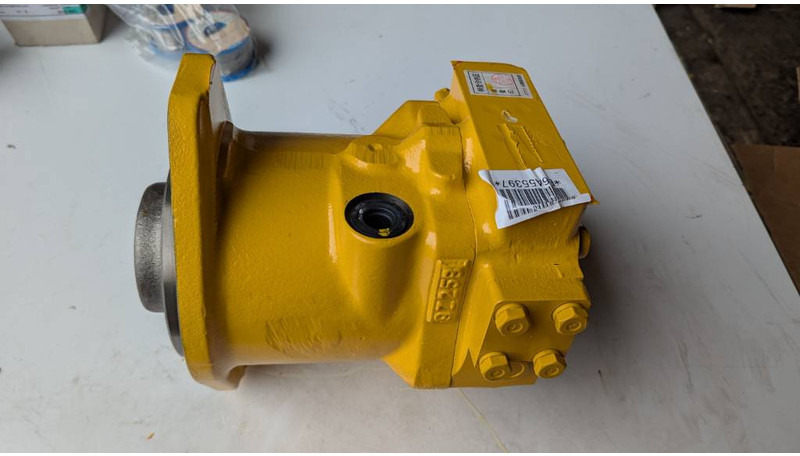 Komatsu D65PX-15 - HYDRAULIC MOTOR ASSY - 708-7L-00040 - Buldožer: slika 1 Komatsu D65PX-15 - HYDRAULIC MOTOR ASSY - 708-7L-00040 - Buldožer: slika 1