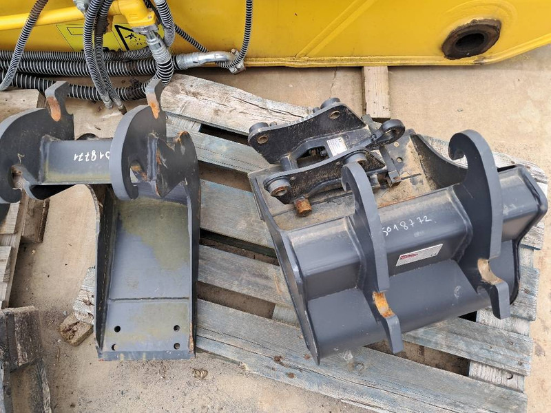 Komatsu PC24MR-5 NEW BUCKET SET + QC - Kašika za Građevinska mašina: slika 1 Komatsu PC24MR-5 NEW BUCKET SET + QC - Kašika za Građevinska mašina: slika 1