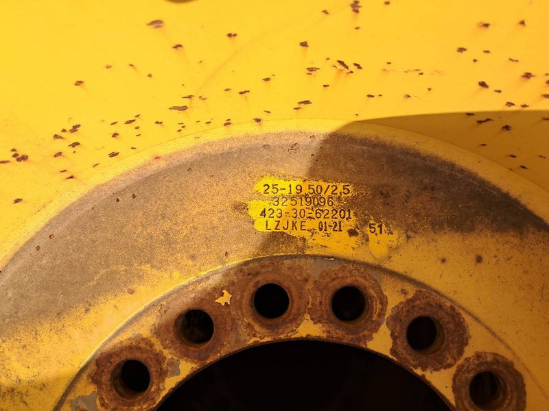 Komatsu WA380 4x RIM ASSY 423-30-62201 - Gume i felne za Građevinska mašina: slika 3 Komatsu WA380 4x RIM ASSY 423-30-62201 - Gume i felne za Građevinska mašina: slika 3