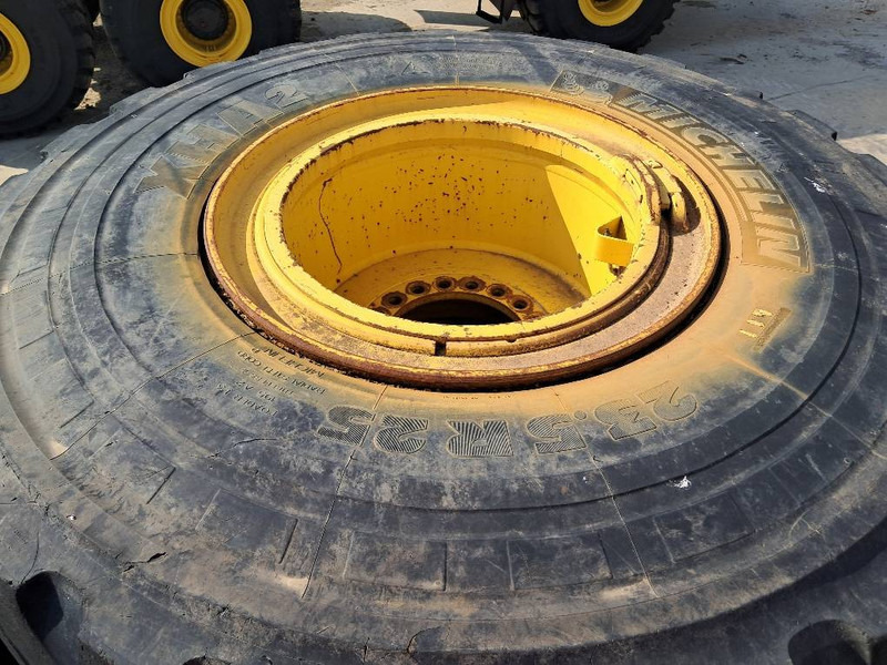 Komatsu WA380 4x RIM ASSY 423-30-62201 - Gume i felne za Građevinska mašina: slika 1 Komatsu WA380 4x RIM ASSY 423-30-62201 - Gume i felne za Građevinska mašina: slika 1