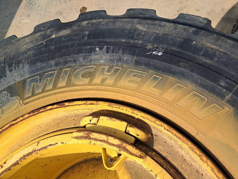 Komatsu WA380 4x RIM ASSY 423-30-62201 - Gume i felne za Građevinska mašina: slika 4 Komatsu WA380 4x RIM ASSY 423-30-62201 - Gume i felne za Građevinska mašina: slika 4