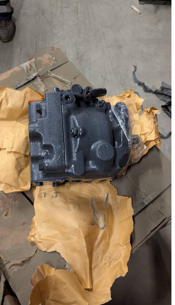 Komatsu WA380-6 or WA430-6 hydraulic pump 708-1W-41570 - Hidraulika za Građevinska mašina: slika 2 Komatsu WA380-6 or WA430-6 hydraulic pump 708-1W-41570 - Hidraulika za Građevinska mašina: slika 2