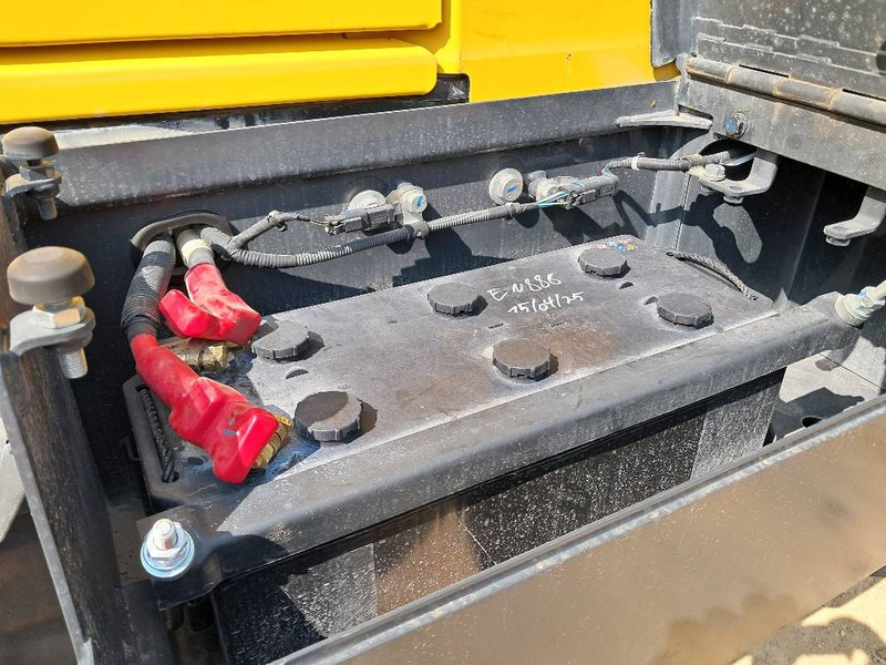 Komatsu WA500-8E0 - Utovarivač točkaš: slika 4 Komatsu WA500-8E0 - Utovarivač točkaš: slika 4