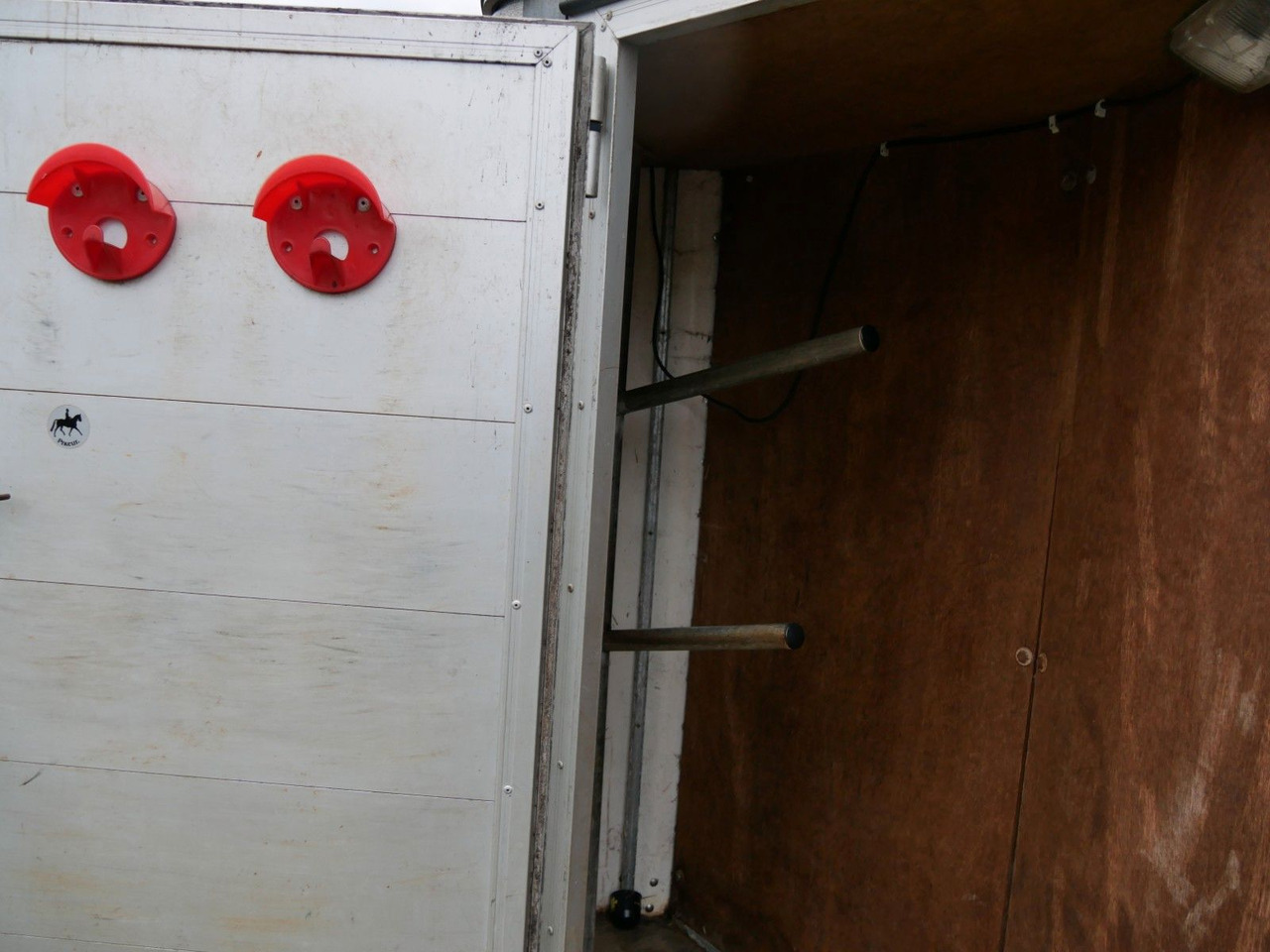 Böckmann Alu 2 Pferde mit Sattelkammer - Prikolica za prevoz stoke: slika 3 Böckmann Alu 2 Pferde mit Sattelkammer - Prikolica za prevoz stoke: slika 3