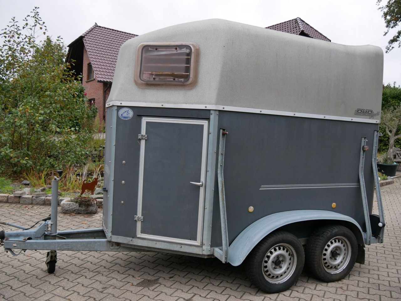 Böckmann Duo Esprit mit Sattelkammer - Prikolica za prevoz stoke: slika 1 Böckmann Duo Esprit mit Sattelkammer - Prikolica za prevoz stoke: slika 1