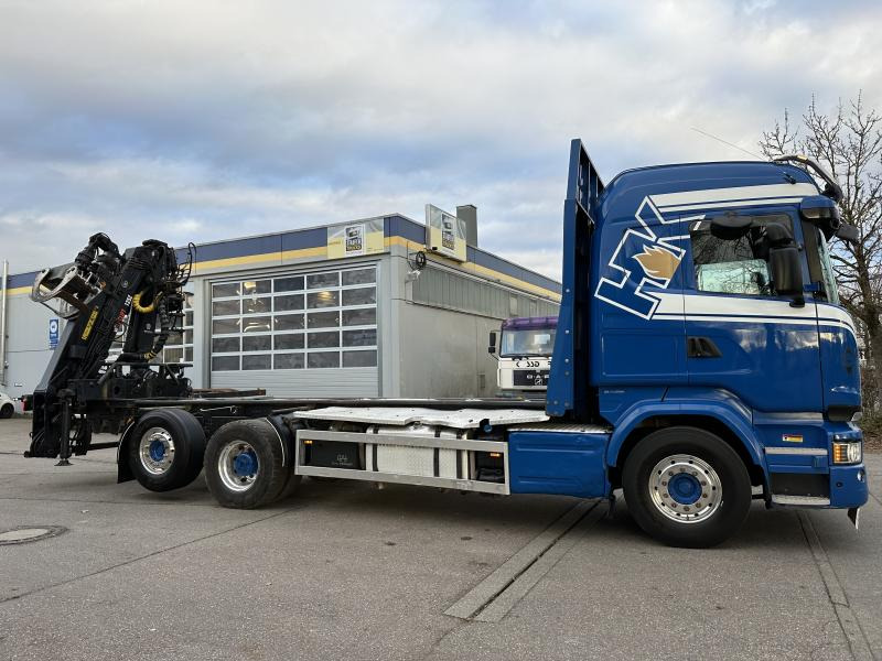 Scania R 580 6x2 Kurzholz LOGLIFT 125 ZT 93 - Kamion sa golom šasijom i zatvorenom kabinom, Kamion sa dizalicom: slika 1 Scania R 580 6x2 Kurzholz LOGLIFT 125 ZT 93 - Kamion sa golom šasijom i zatvorenom kabinom, Kamion sa dizalicom: slika 1