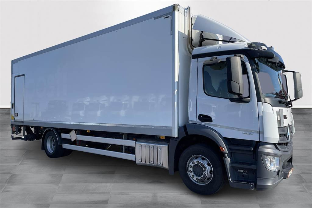 Mercedes-Benz Actros 1827 4x2 8,7m umpikori+PL nostin - Kamion sa zatvorenim sandukom: slika 2 Mercedes-Benz Actros 1827 4x2 8,7m umpikori+PL nostin - Kamion sa zatvorenim sandukom: slika 2
