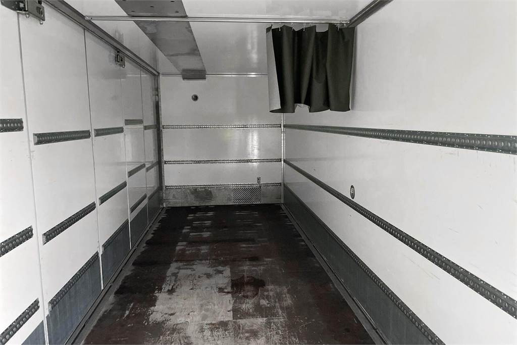 Mercedes-Benz Actros 5 SM 1827L - Kamion sa zatvorenim sandukom: slika 5 Mercedes-Benz Actros 5 SM 1827L - Kamion sa zatvorenim sandukom: slika 5