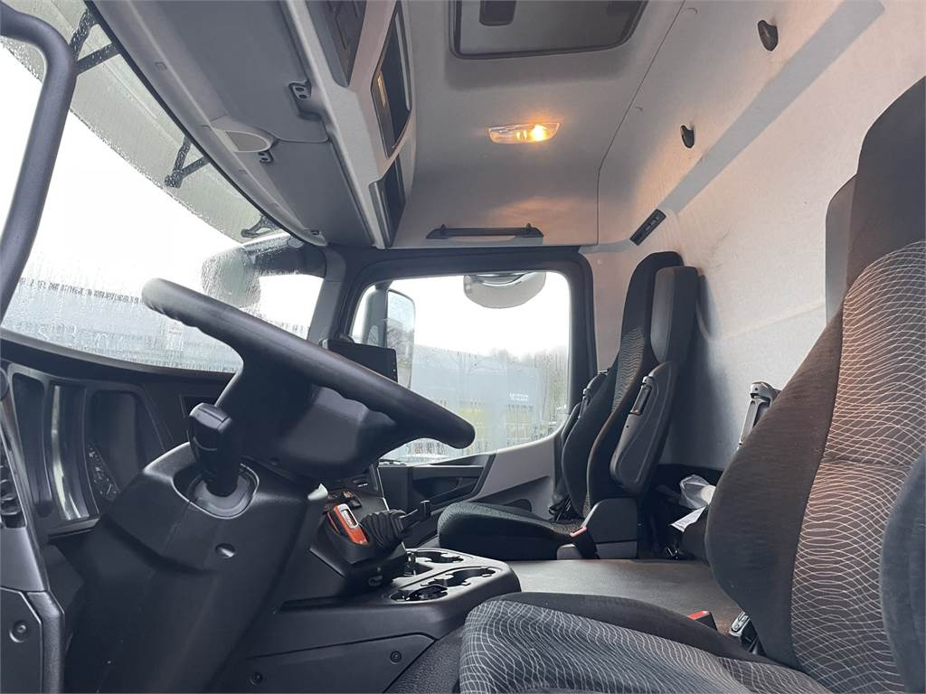 Mercedes-Benz Antos 1827 L/4x2 KSA-UMPIKORI+PL-NOSTIN - Kamion sa zatvorenim sandukom: slika 4 Mercedes-Benz Antos 1827 L/4x2 KSA-UMPIKORI+PL-NOSTIN - Kamion sa zatvorenim sandukom: slika 4