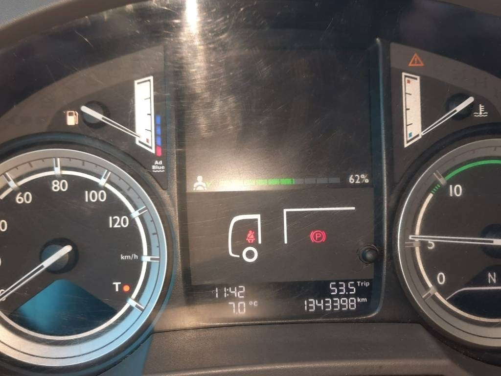 Kamion sa tovarnim sandukom DAF XF460: slika 8