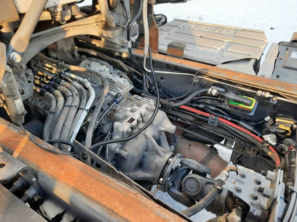 Volvo FH 13 - Kamion sa golom šasijom i zatvorenom kabinom: slika 5 Volvo FH 13 - Kamion sa golom šasijom i zatvorenom kabinom: slika 5