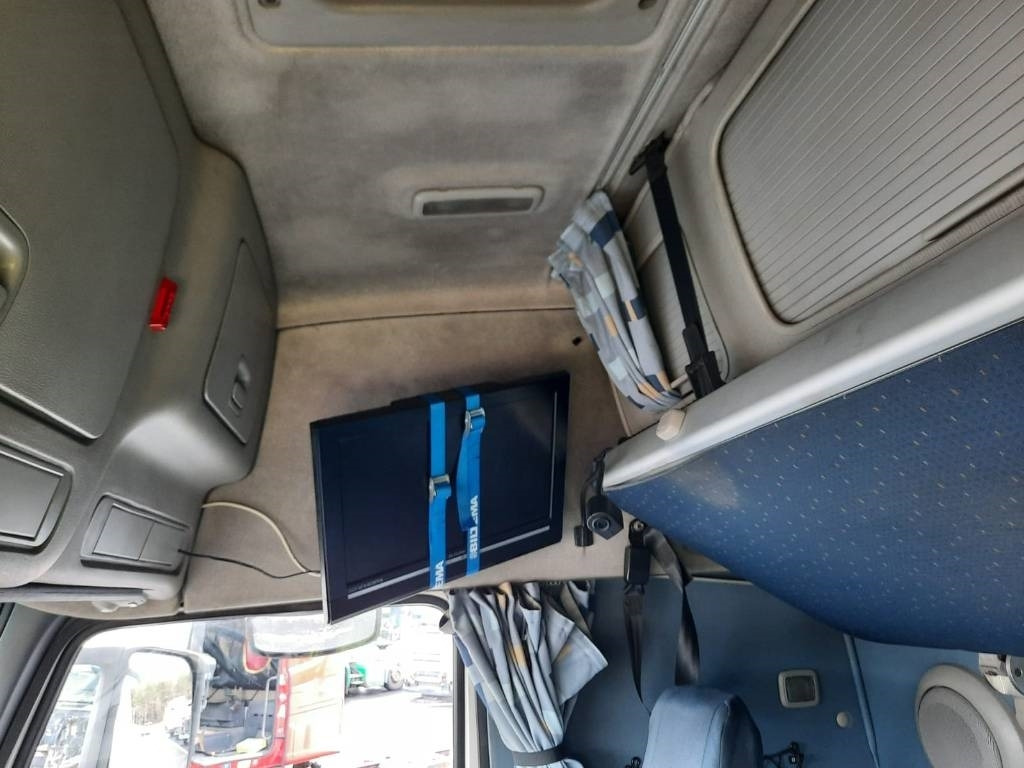 Kamion sa golom šasijom i zatvorenom kabinom Volvo FH13: slika 7 Kamion sa golom šasijom i zatvorenom kabinom Volvo FH13: slika 7