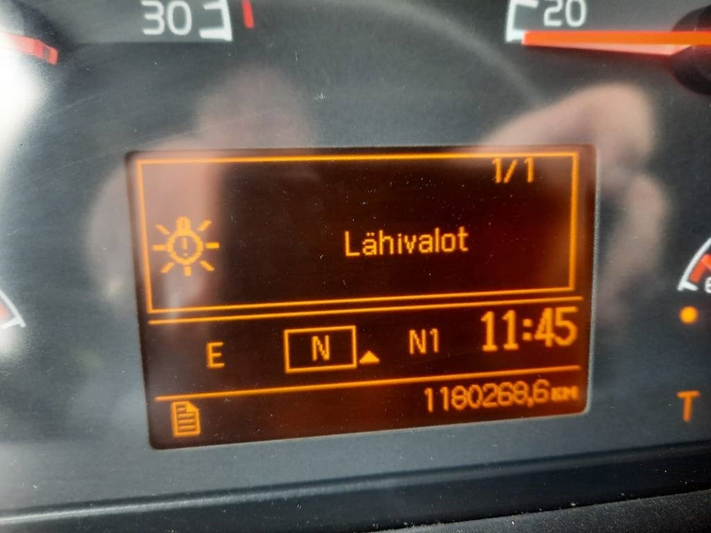 Kamion sa golom šasijom i zatvorenom kabinom Volvo FH13: slika 8 Kamion sa golom šasijom i zatvorenom kabinom Volvo FH13: slika 8