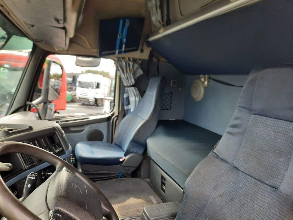 Kamion sa golom šasijom i zatvorenom kabinom Volvo FH13: slika 6 Kamion sa golom šasijom i zatvorenom kabinom Volvo FH13: slika 6