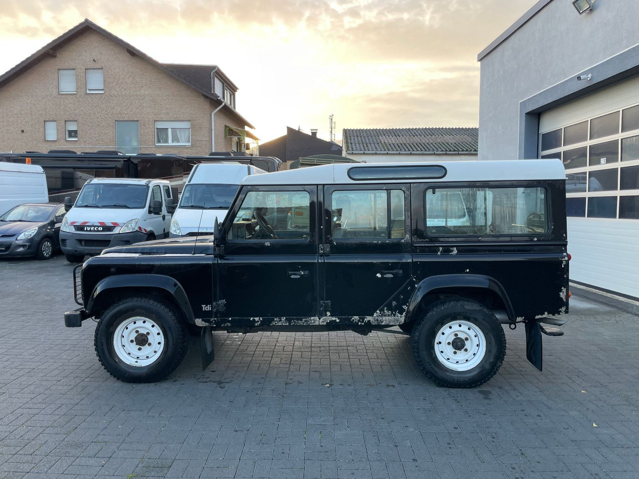 Land Rover Defender 110 SW 2.5 TD , Wohnm.Zulassung, 1.Hand - SUV: slika 5 Land Rover Defender 110 SW 2.5 TD , Wohnm.Zulassung, 1.Hand - SUV: slika 5