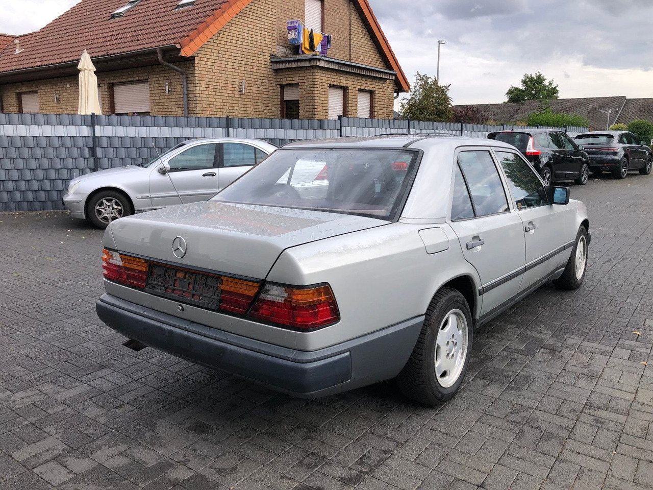 Mercedes-Benz W124 E 260 - Limuzina: slika 2 Mercedes-Benz W124 E 260 - Limuzina: slika 2