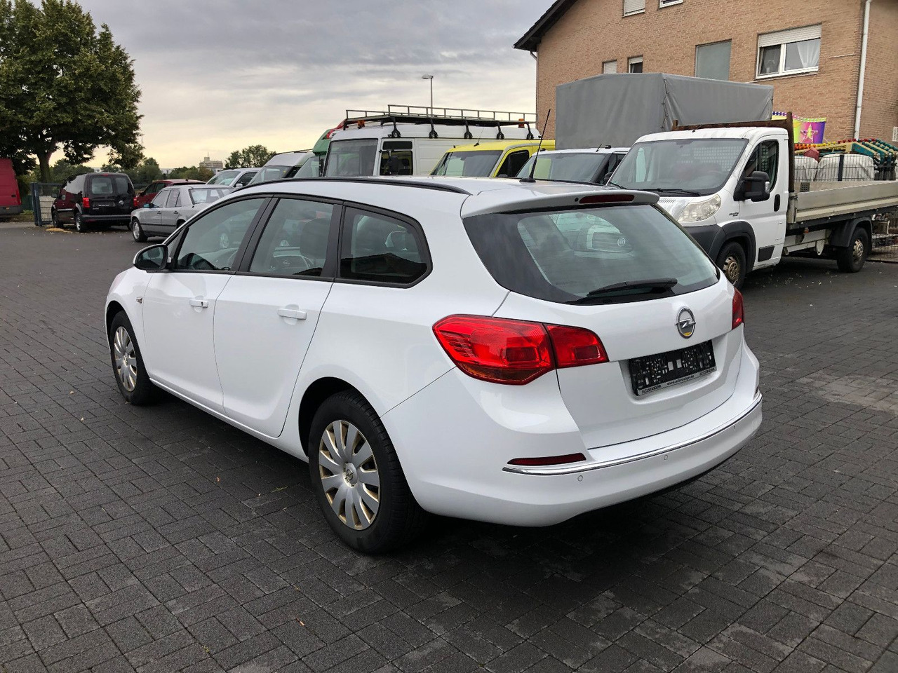Opel Astra J 1.6 CDTi Sports Tourer Edition - Karavan: slika 4 Opel Astra J 1.6 CDTi Sports Tourer Edition - Karavan: slika 4