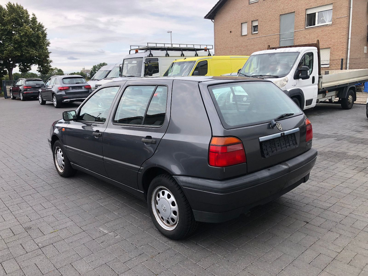 Volkswagen Golf 1.8 GL Klima - Limuzina: slika 4 Volkswagen Golf 1.8 GL Klima - Limuzina: slika 4