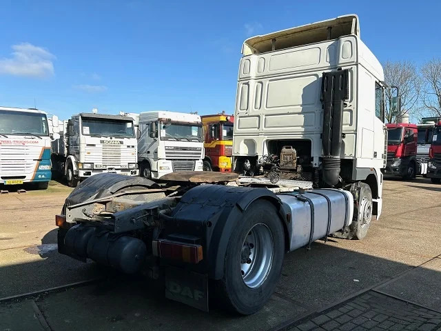 DAF 95.380 XF SPACECAB (EURO 2 / ZF16 MANUAL GEARBOX / D.E.B. ENGINE BRAKE / AIRCONDITIONING) - Tegljač: slika 3 DAF 95.380 XF SPACECAB (EURO 2 / ZF16 MANUAL GEARBOX / D.E.B. ENGINE BRAKE / AIRCONDITIONING) - Tegljač: slika 3