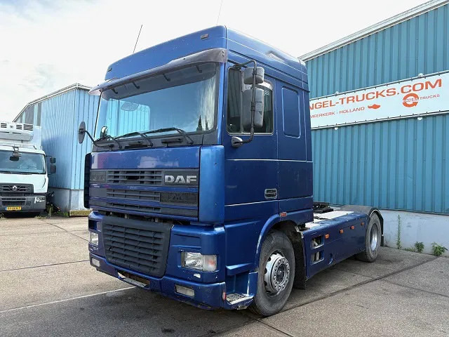DAF 95.380 XF SPACECAB (EURO 2 / ZF16 MANUAL GEARBOX / HYDRAULIC KIT / P.T.O. / SIDE SKIRTS / AIRCONDITIONING) - Tegljač: slika 1 DAF 95.380 XF SPACECAB (EURO 2 / ZF16 MANUAL GEARBOX / HYDRAULIC KIT / P.T.O. / SIDE SKIRTS / AIRCONDITIONING) - Tegljač: slika 1