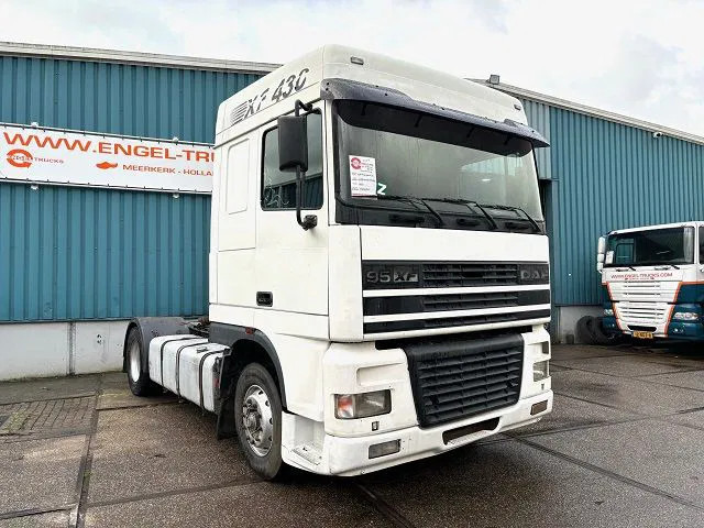 DAF 95.430 XF SPACECAB (EURO 3 / ZF16 MANUAL GEARBOX / ZF-INTARDER / AIRCONDITIONING) - Tegljač: slika 2 DAF 95.430 XF SPACECAB (EURO 3 / ZF16 MANUAL GEARBOX / ZF-INTARDER / AIRCONDITIONING) - Tegljač: slika 2